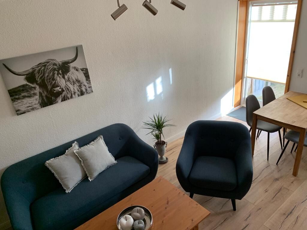 Blick auf Sofa und Essplatz