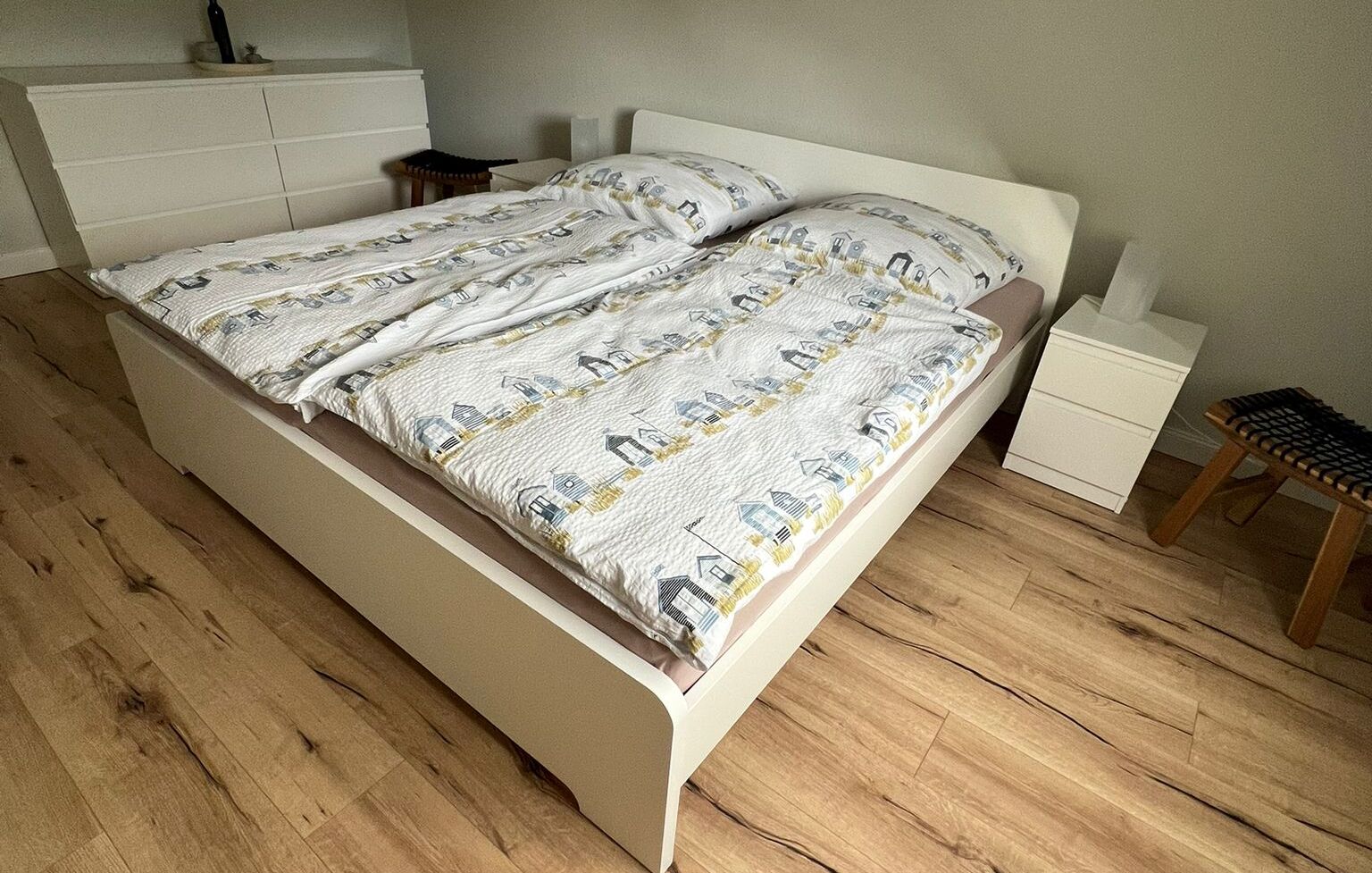 Schlafzimmer der Ferienwohnung mit Doppelbett